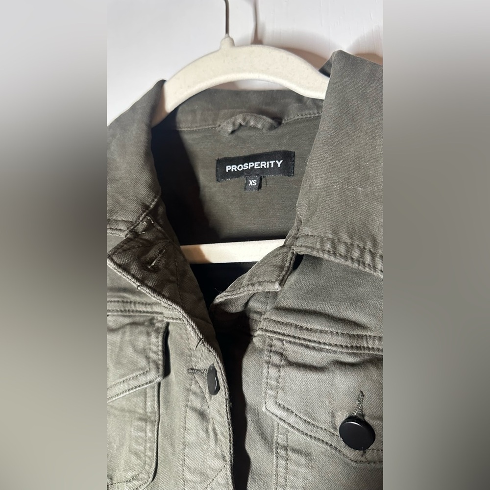 Green Utility Jacket with Classic Military Style